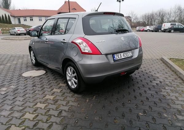 Suzuki Swift cena 19990 przebieg: 176000, rok produkcji 2012 z Gniezno małe 254